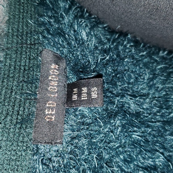 Dark green fuzzy cardigan 😍 - Picture 5 of 6
